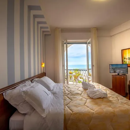 Hotel Grand Excelsior 4*