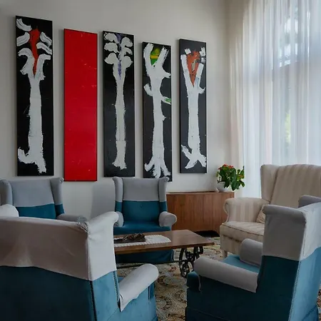 Grand Excelsior Hotel