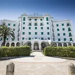 Grand Excelsior Hotel