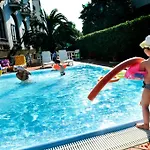 Grand Excelsior Hotel