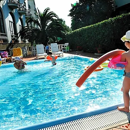 Grand Excelsior Hotel 4*