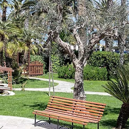 Grand Excelsior Hotel 4*