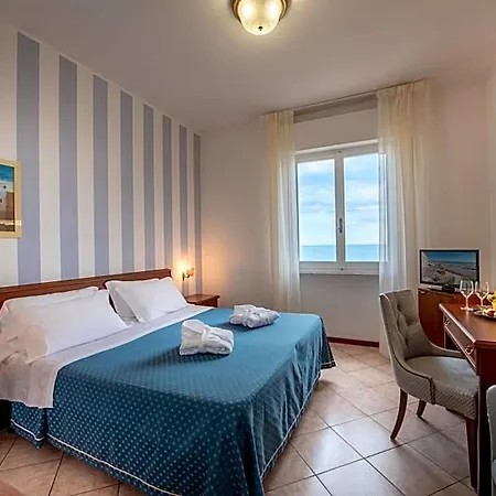 Grand Excelsior Hotel