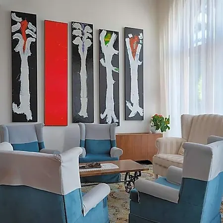 Grand Excelsior Hotel