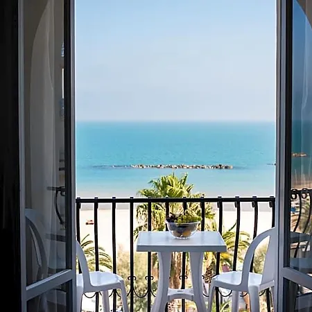 Grand Excelsior Hotel 4*