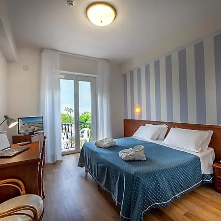 Hotel Grand Excelsior 4*
