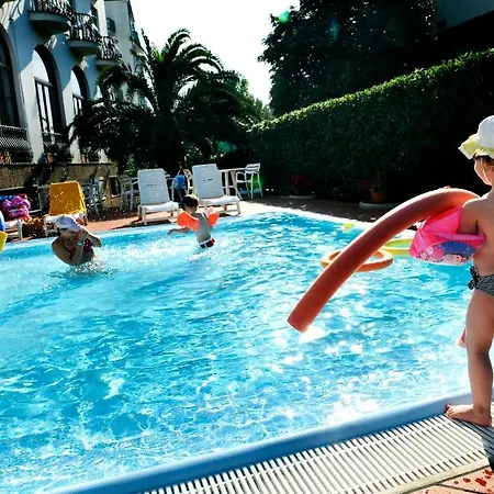 Grand Excelsior Hotel