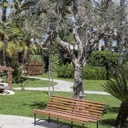 Grand Excelsior Hotel