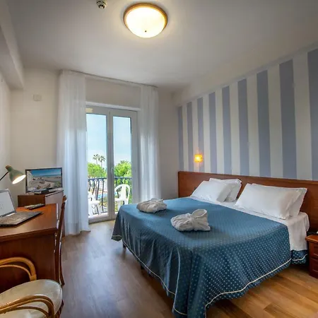 Grand Excelsior Hotel 4*