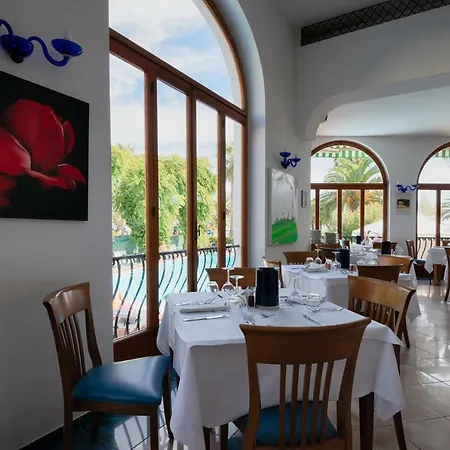 Grand Excelsior Hotel