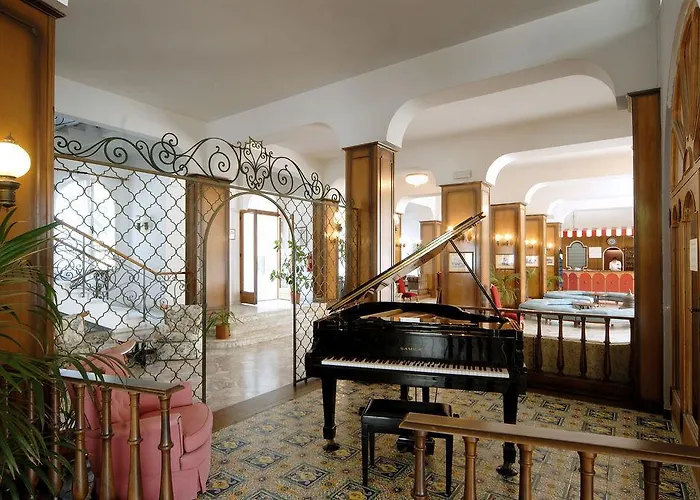 Grand Excelsior Hotel 4*