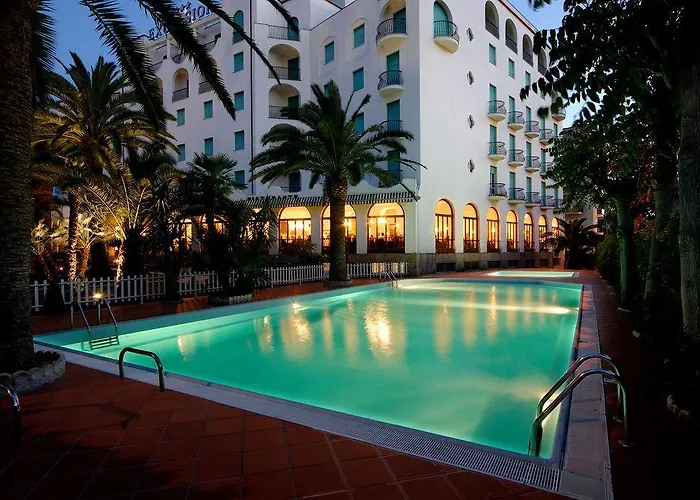 Grand Excelsior Hotel 4*