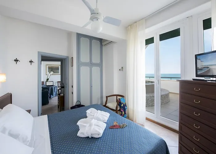 Hotel Grand Excelsior 4*