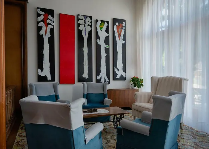 Grand Excelsior Hotel